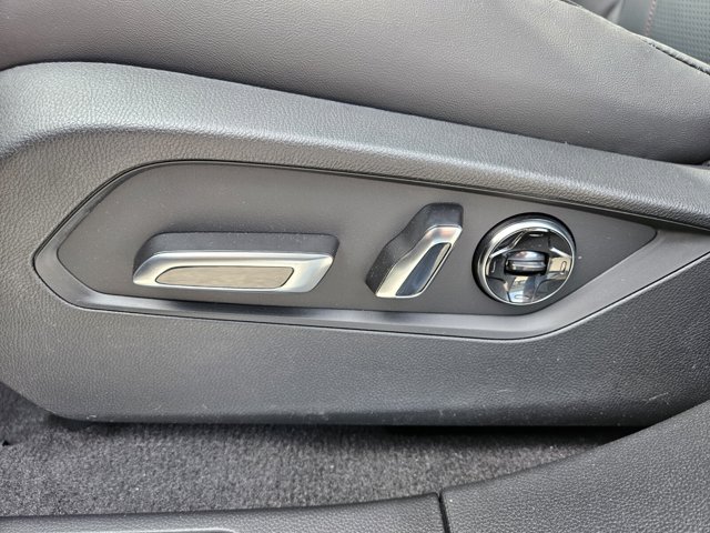 Vehicle image 7 of 13