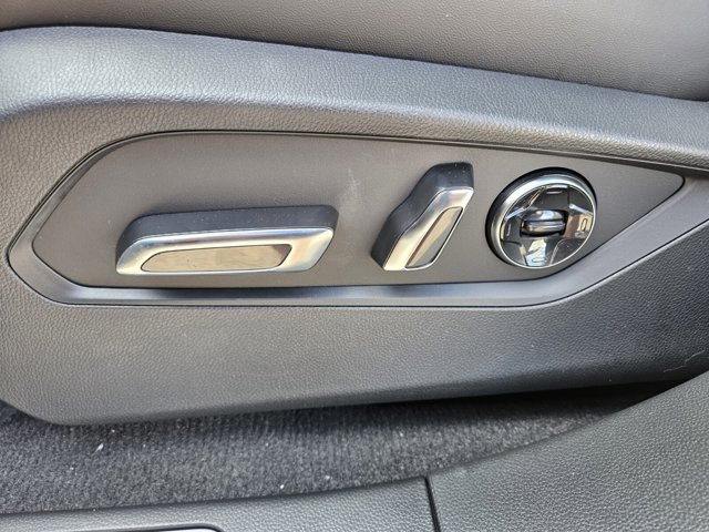 Vehicle image 7 of 13