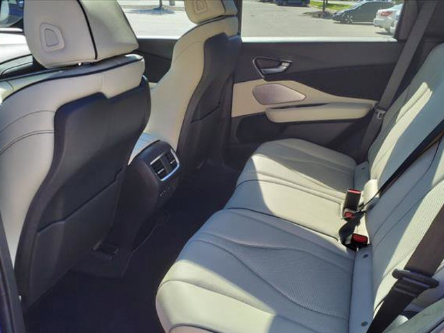 Vehicle image 7 of 9
