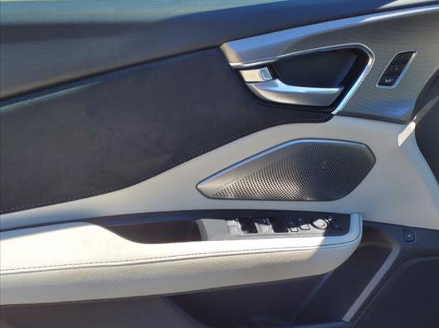 Vehicle image 5 of 9
