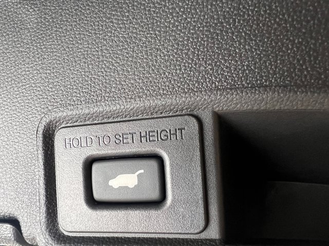 Vehicle image 26 of 38