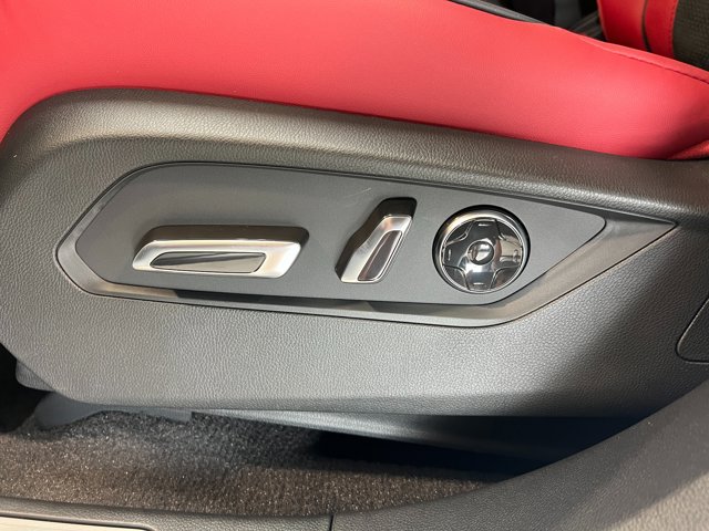Vehicle image 31 of 38
