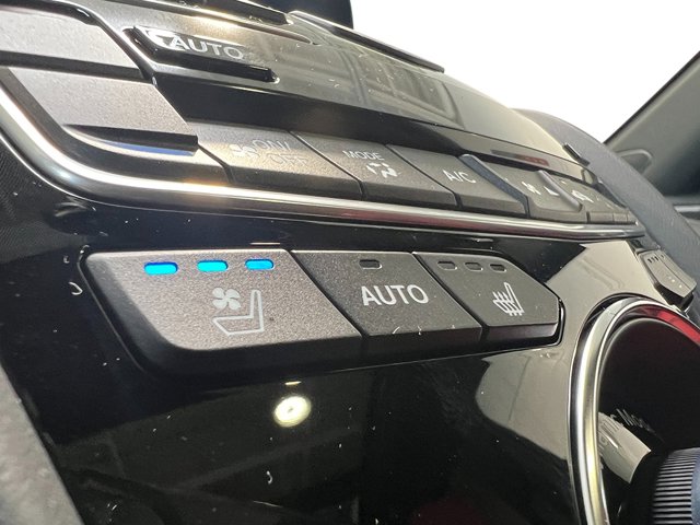 Vehicle image 33 of 38