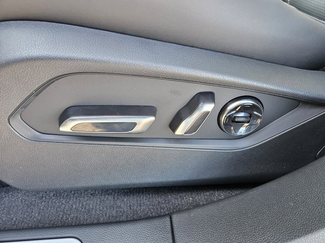 Vehicle image 7 of 13