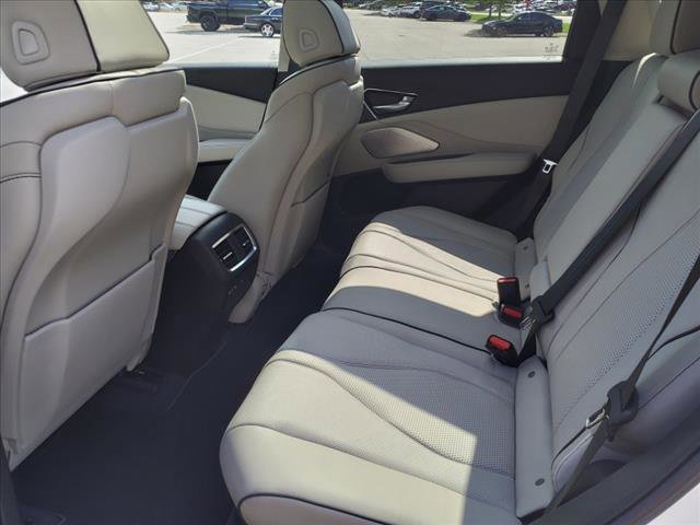 Vehicle image 8 of 9