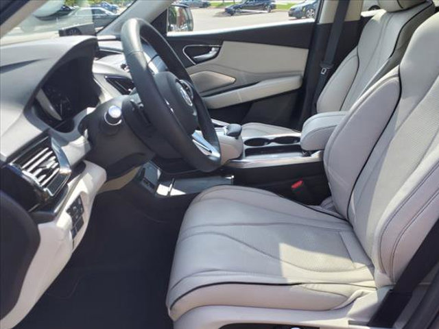 Vehicle image 7 of 9