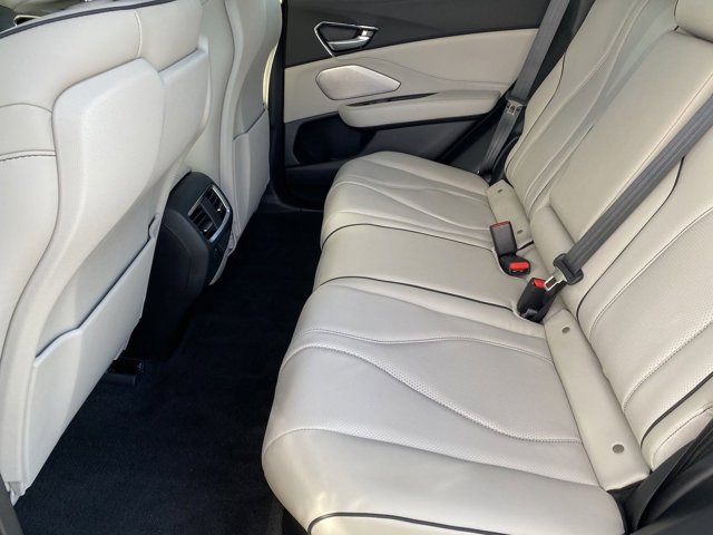 Vehicle image 7 of 17