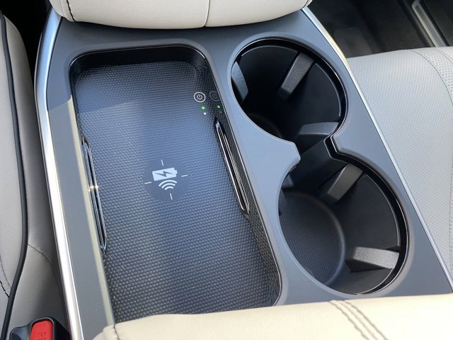 Vehicle image 13 of 17