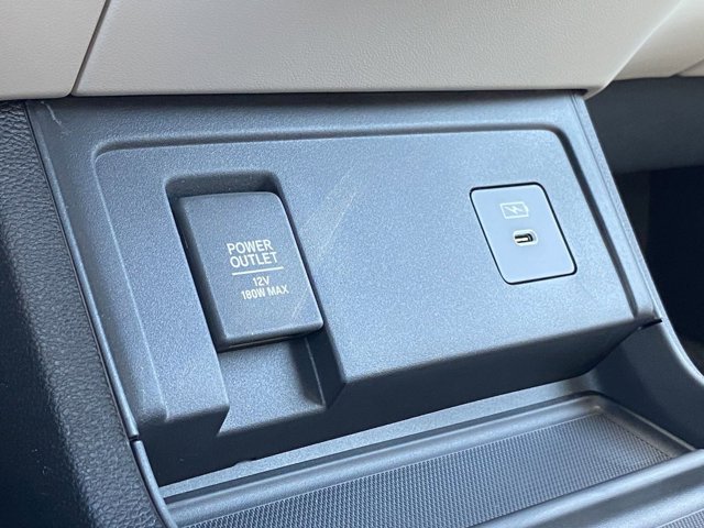 Vehicle image 14 of 17