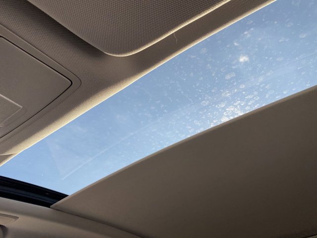 Vehicle image 15 of 17