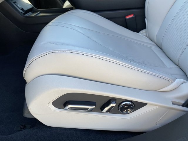 Vehicle image 7 of 17