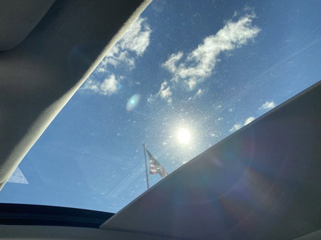 Vehicle image 15 of 17