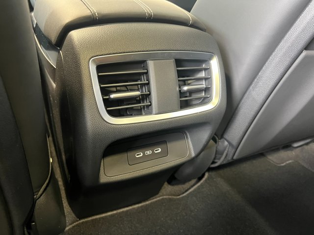 Vehicle image 28 of 38
