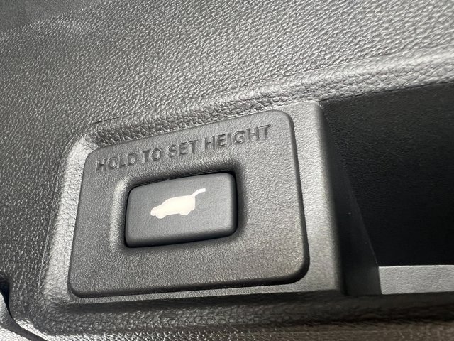 Vehicle image 31 of 38