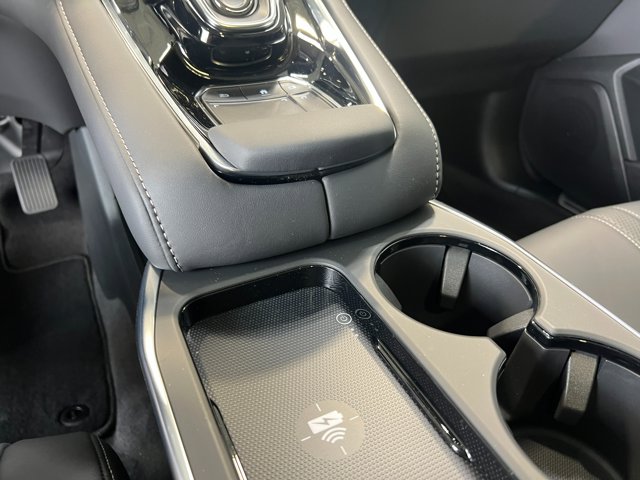 Vehicle image 25 of 38