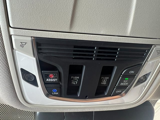 Vehicle image 29 of 38