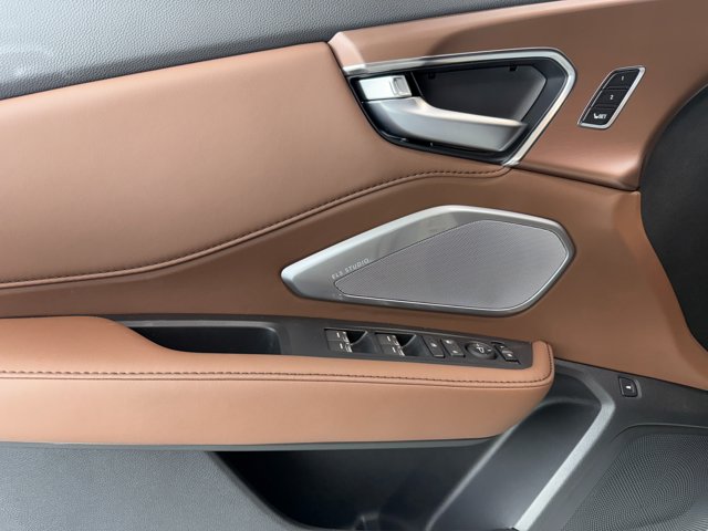 Vehicle image 24 of 38