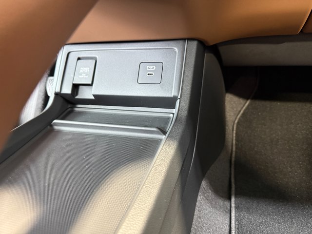 Vehicle image 31 of 38