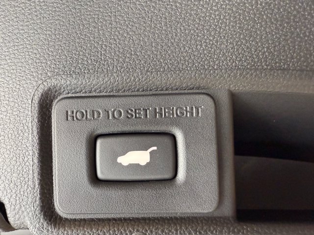 Vehicle image 28 of 38