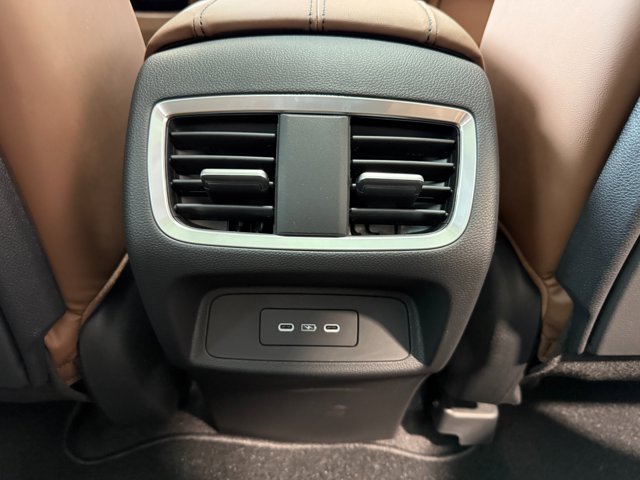 Vehicle image 26 of 38