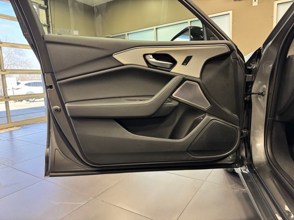 Vehicle image 12 of 35