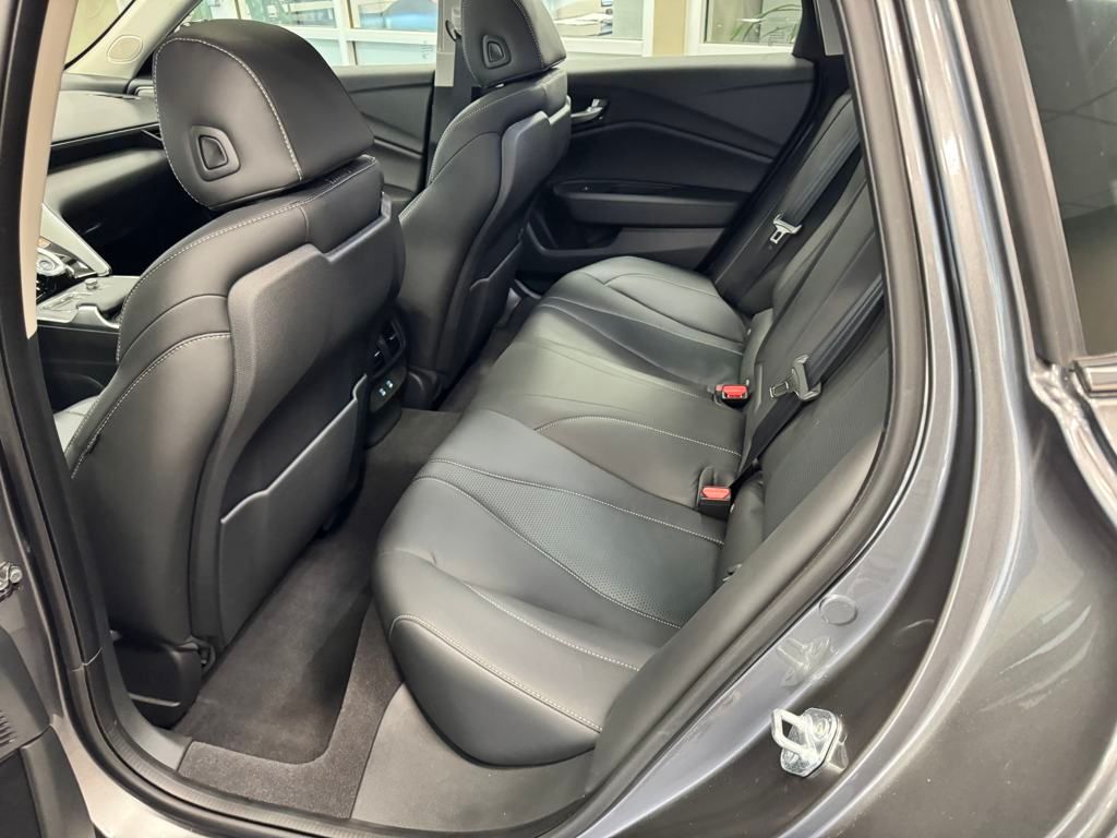 Vehicle image 31 of 35