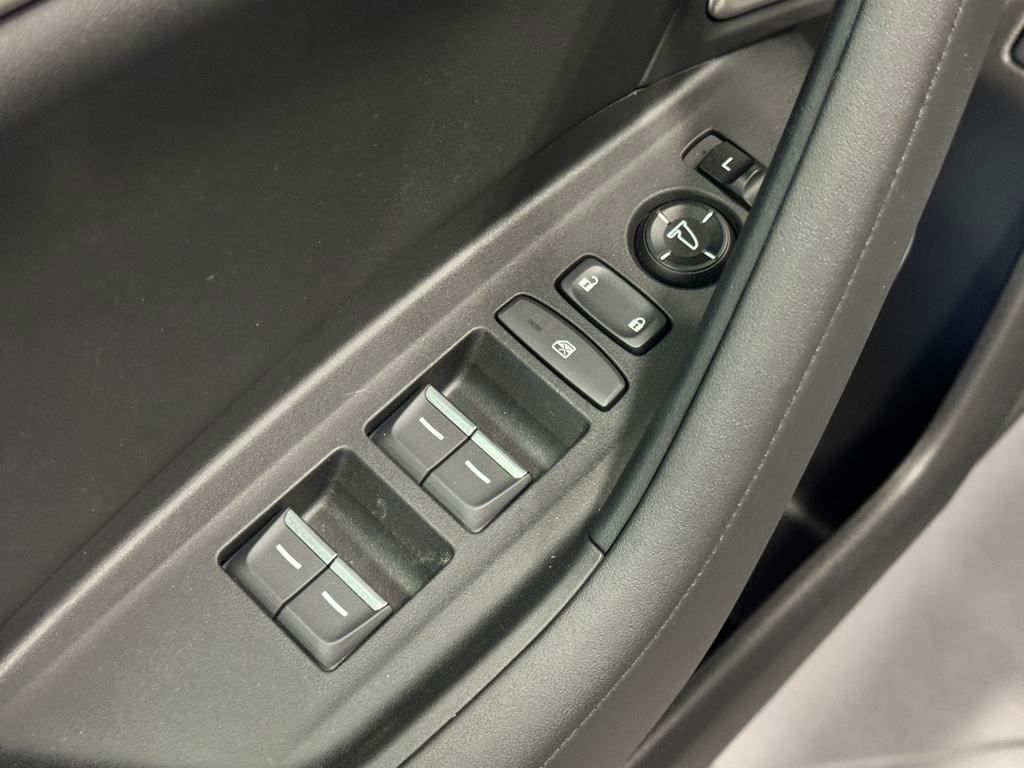 Vehicle image 13 of 35