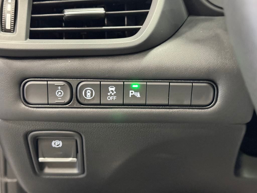 Vehicle image 17 of 35