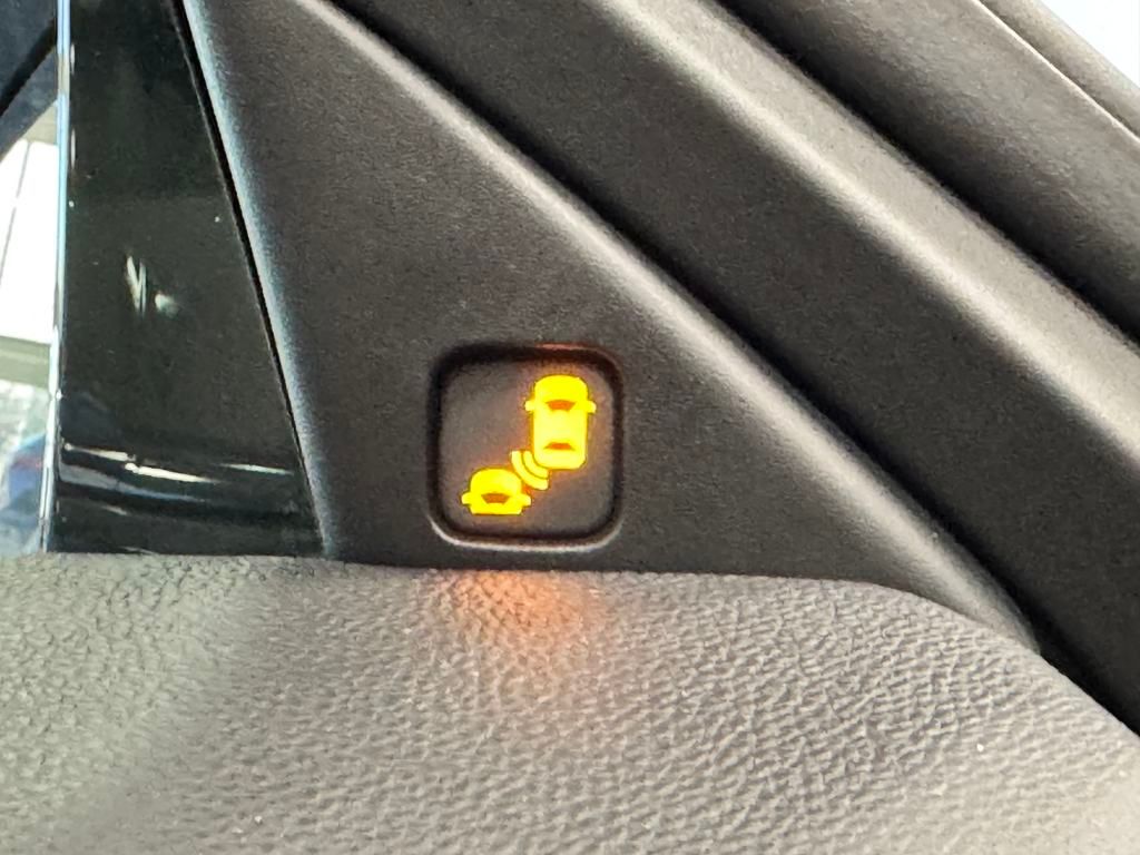 Vehicle image 18 of 35