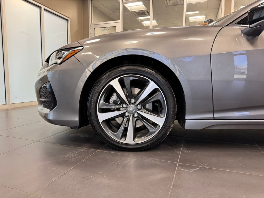 Vehicle image 10 of 35