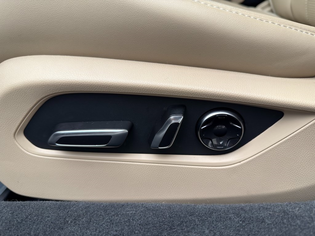 Vehicle image 18 of 51