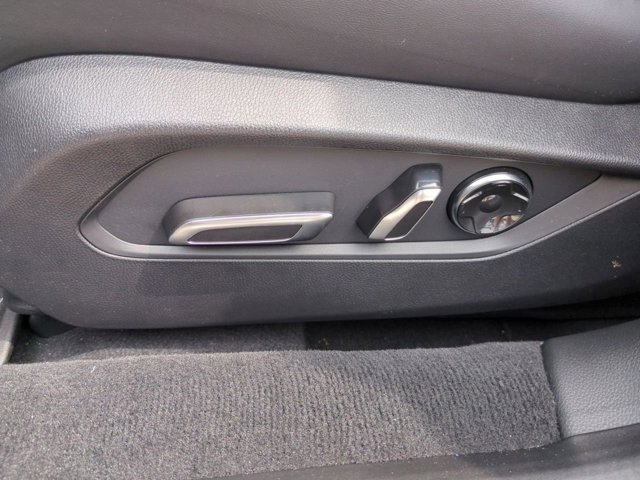 Vehicle image 20 of 34