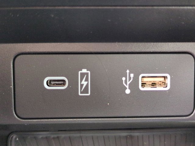 Vehicle image 25 of 34