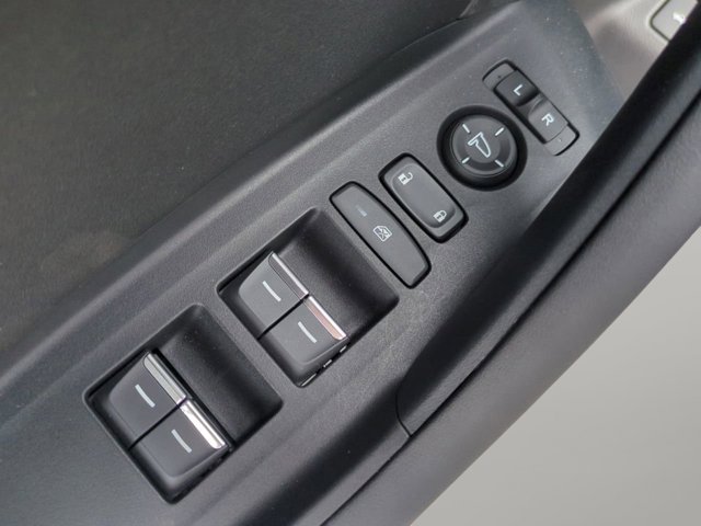 Vehicle image 27 of 34