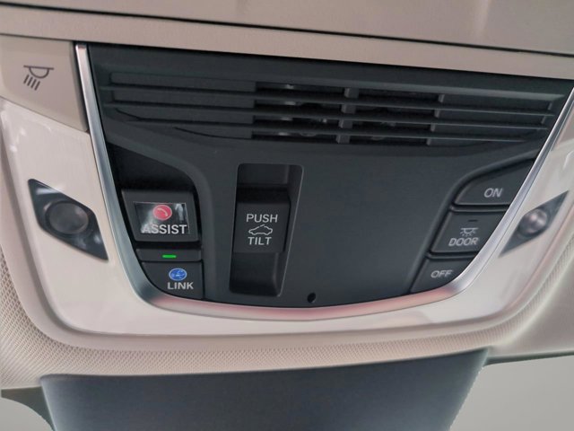 Vehicle image 22 of 34