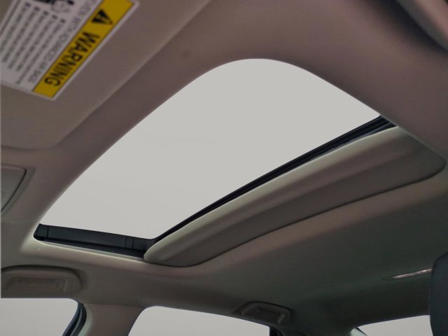 Vehicle image 21 of 34