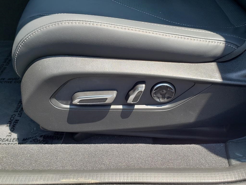 Vehicle image 19 of 27