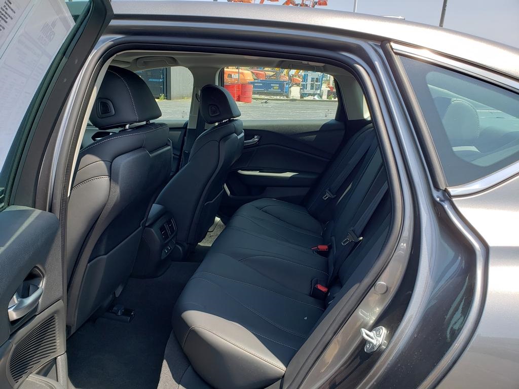 Vehicle image 11 of 27