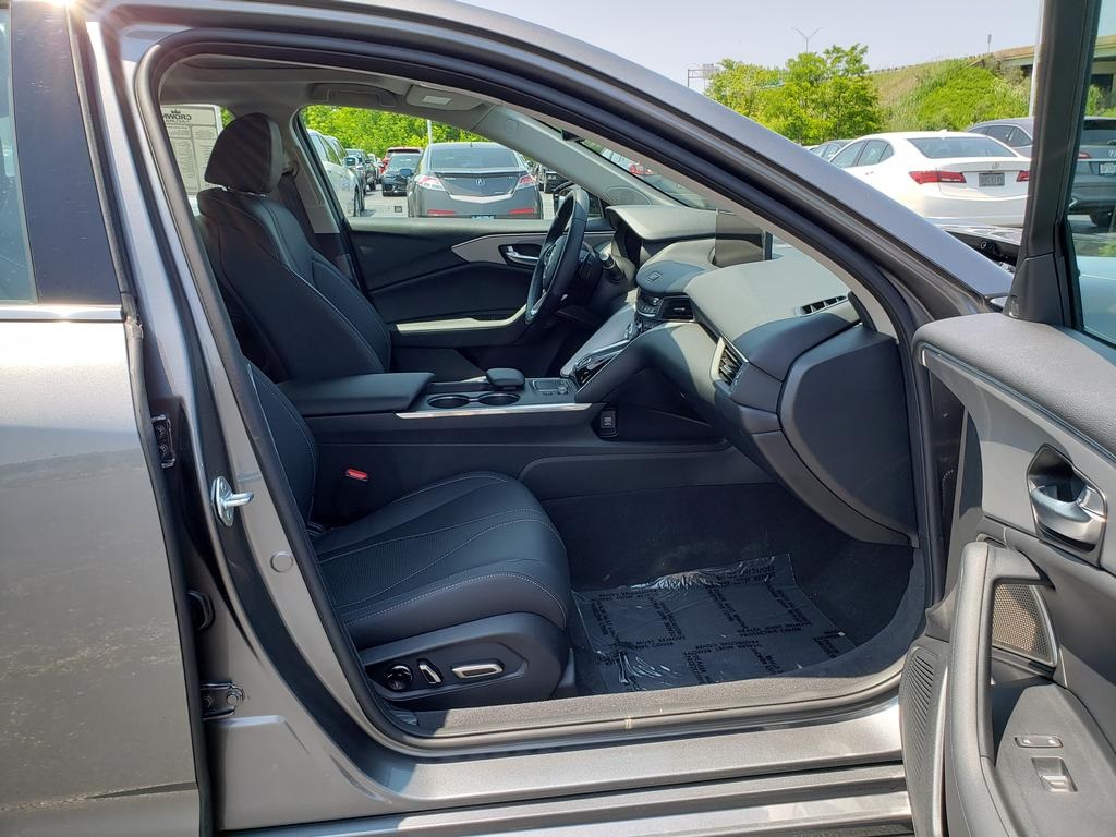 Vehicle image 17 of 27