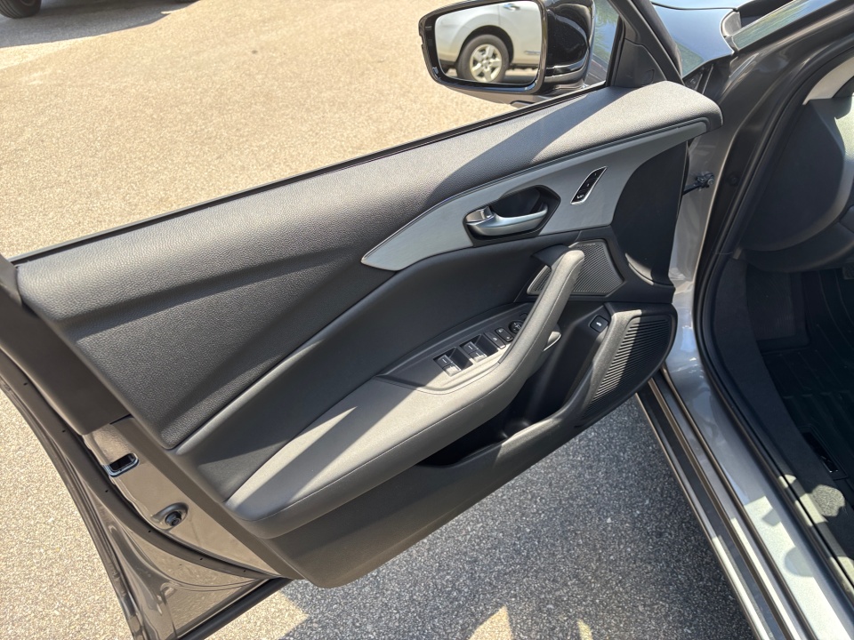 Vehicle image 32 of 35