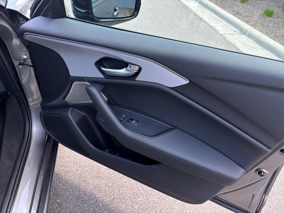 Vehicle image 23 of 35