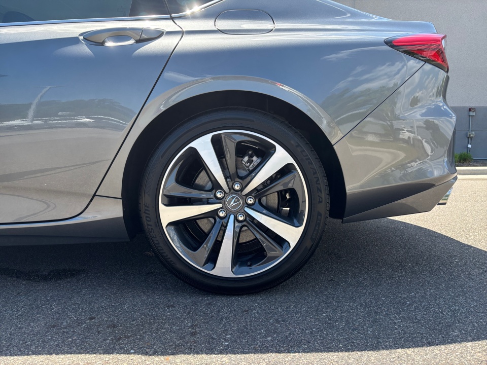 Vehicle image 14 of 35