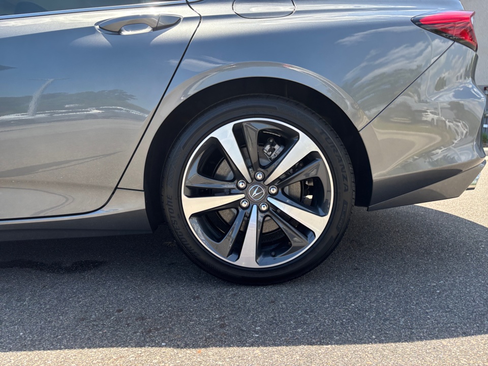 Vehicle image 15 of 35
