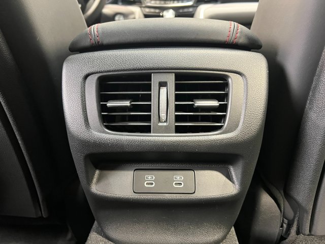 Vehicle image 26 of 28