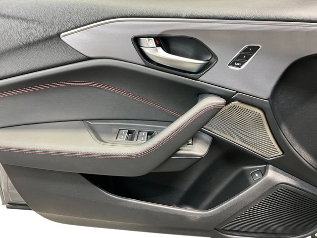 Vehicle image 12 of 28