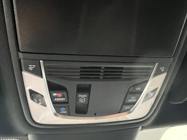 Vehicle image 22 of 33