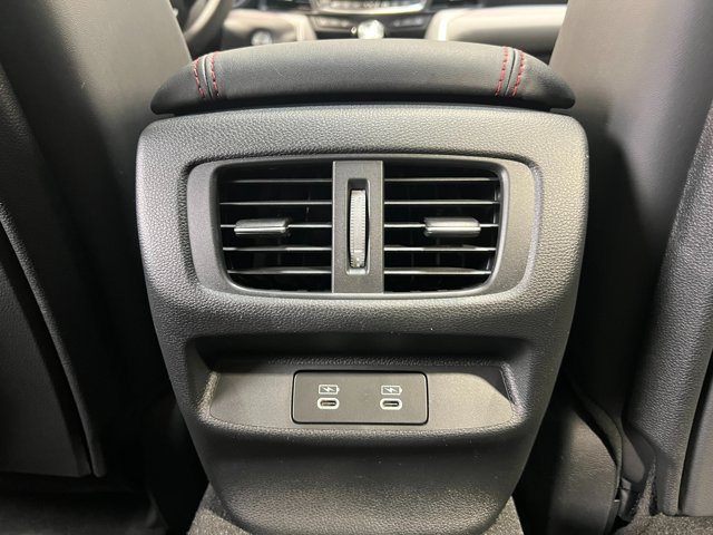 Vehicle image 31 of 33