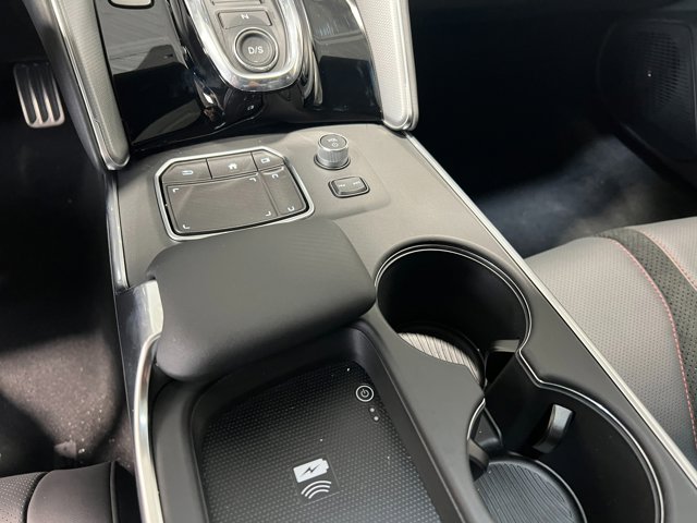 Vehicle image 21 of 33