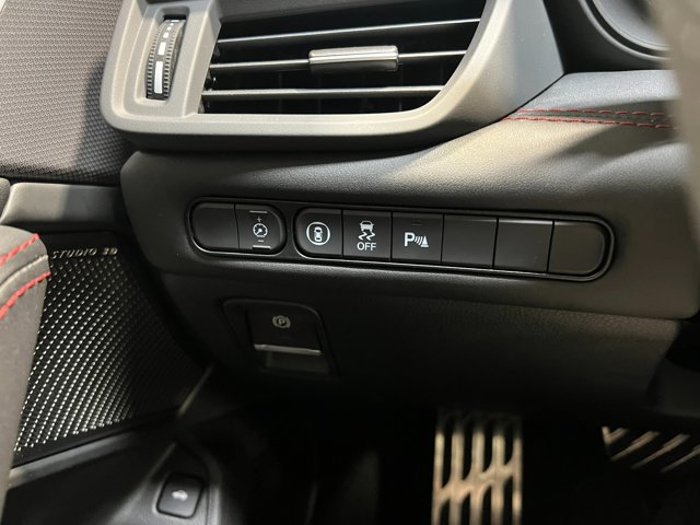 Vehicle image 18 of 33