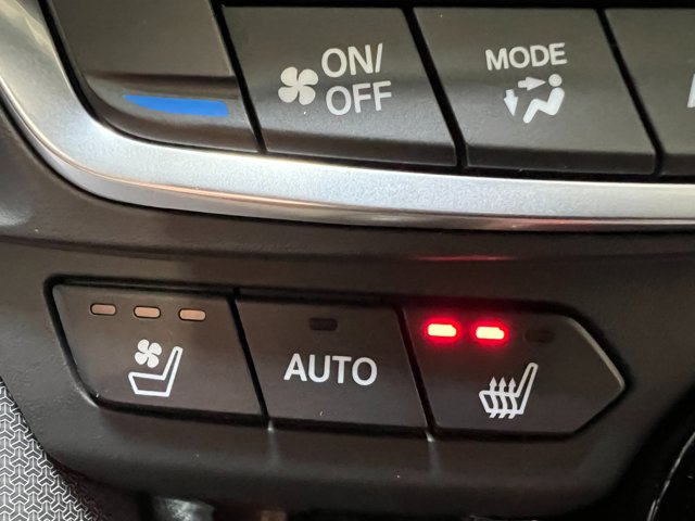 Vehicle image 25 of 33